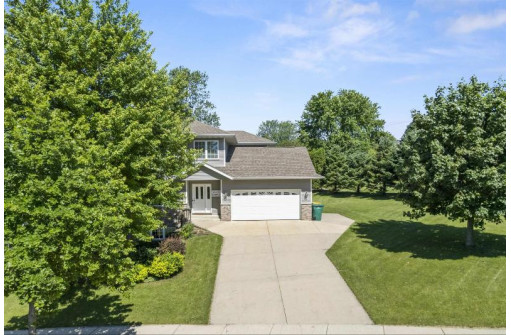 605 Trotter Dr, Mount Horeb, WI 53572