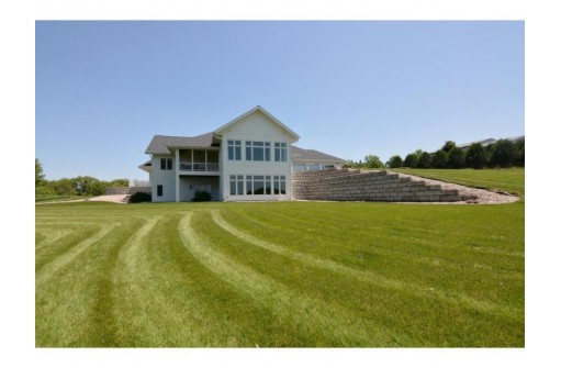 4067 Timber Ln, Cross Plains, WI 53528