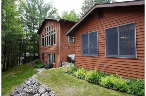 W129 Hildebrand Lake Dr, Rhinelander, WI 54501