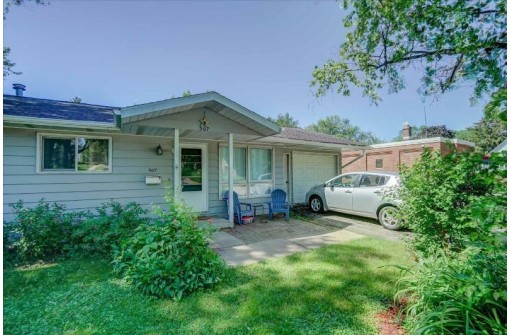 507-601 E Garfield St, Mount Horeb, WI 53572