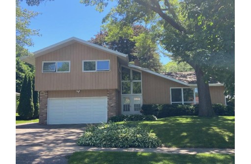 5305 Greenbriar Ln, Madison, WI 53714