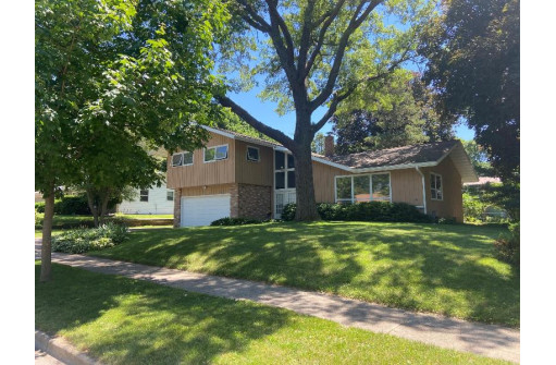 5305 Greenbriar Ln, Madison, WI 53714