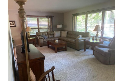 5305 Greenbriar Ln, Madison, WI 53714