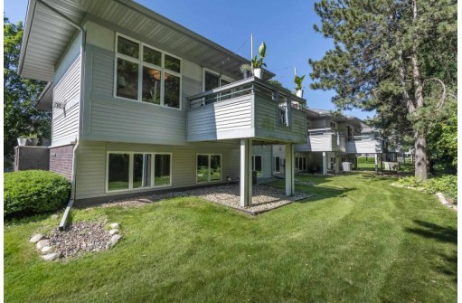 11 Deer Point Tr, Madison, WI 53719