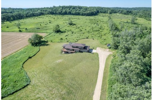 W2140 Behnke Rd, Brooklyn, WI 53521