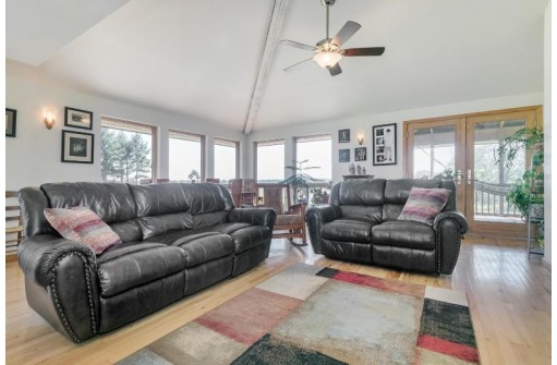 W2140 Behnke Rd, Brooklyn, WI 53521