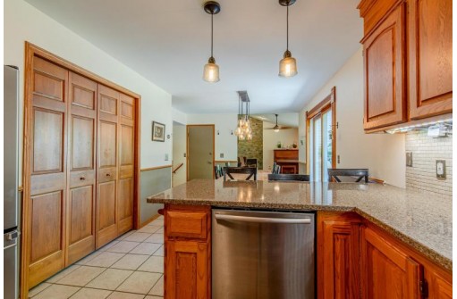 112 Harvest Cir, Mount Horeb, WI 53572