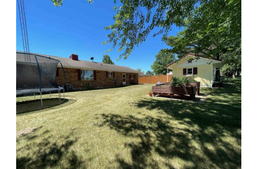 140 Eastland Dr, Clinton, WI 53525