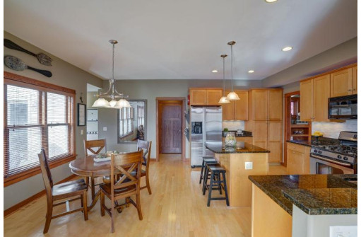 1211 Wenzel Way, Waunakee, WI 53597