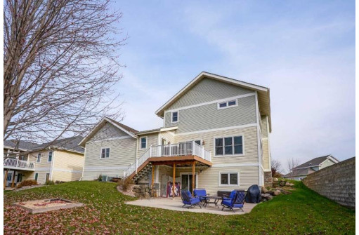 1211 Wenzel Way, Waunakee, WI 53597