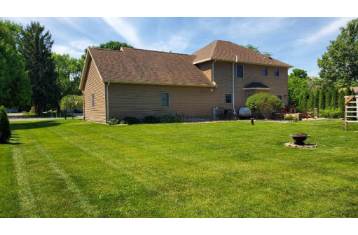 511 Skogen Rd, Cambridge, WI 53523