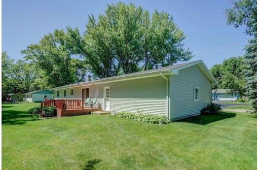 964 Taylor Ln, Stoughton, WI 53589