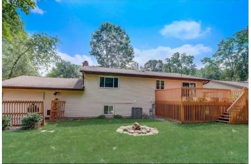 6104 Indian Mound Dr, McFarland, WI 53558