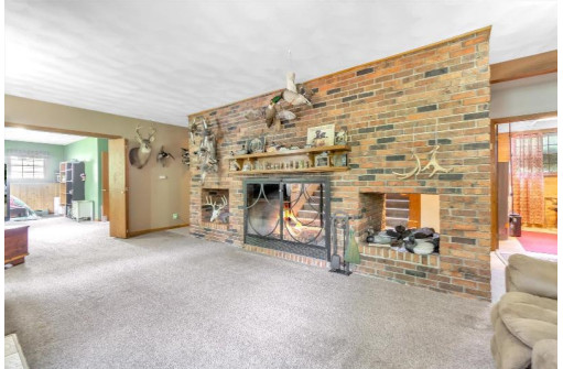 1233 Friendship Dr, Janesville, WI 53546