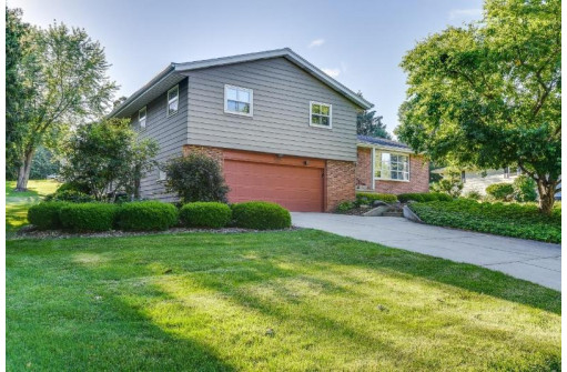 635 Old Indian Mound Tr, Sun Prairie, WI 53590