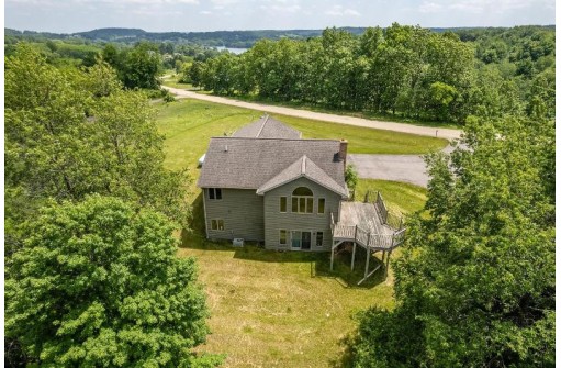 E2260 Cross Trail Dr, La Valle, WI 53941