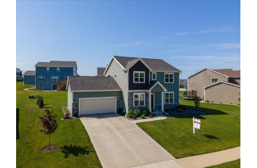 6614 Wolf Hollow Rd, Windsor, WI 53598