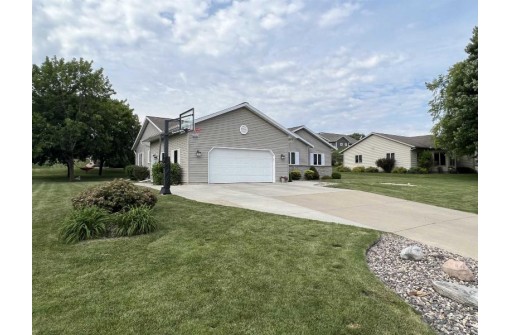 513 Meadowlark Ln, Portage, WI 53901