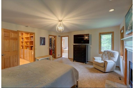 5 Deer Hollow Ct, Madison, WI 53717