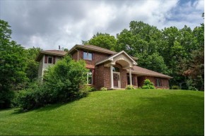 5 Deer Hollow Ct