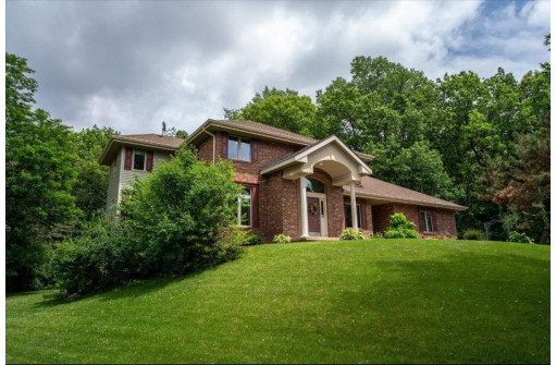 5 Deer Hollow Ct, Madison, WI 53717