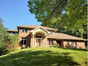 5 Deer Hollow Ct