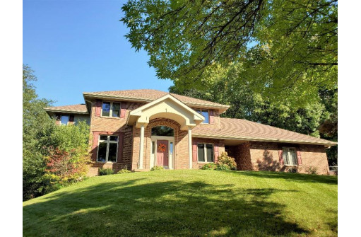 5 Deer Hollow Ct, Madison, WI 53717