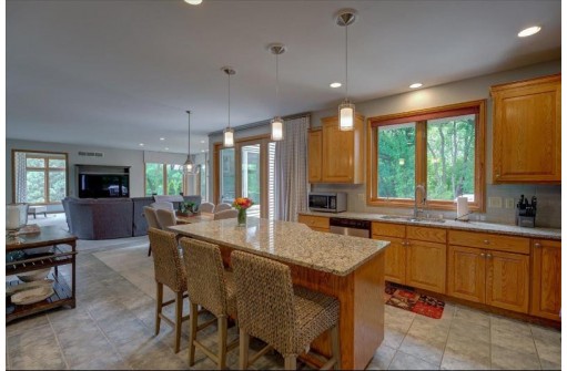 5 Deer Hollow Ct, Madison, WI 53717