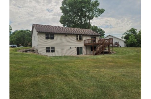 630 Oak Hill Dr, Pardeeville, WI 53954