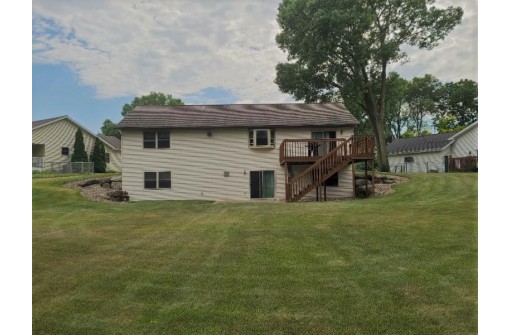 630 Oak Hill Dr, Pardeeville, WI 53954