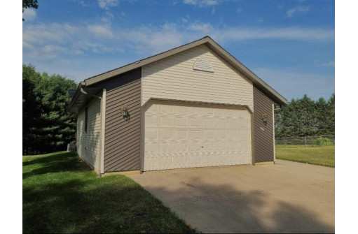 630 Oak Hill Dr, Pardeeville, WI 53954