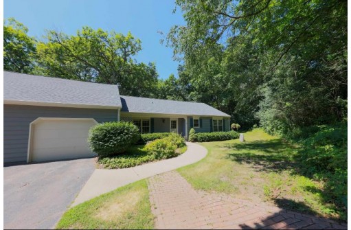 3211 N Crystal Springs Rd, Janesville, WI 53545