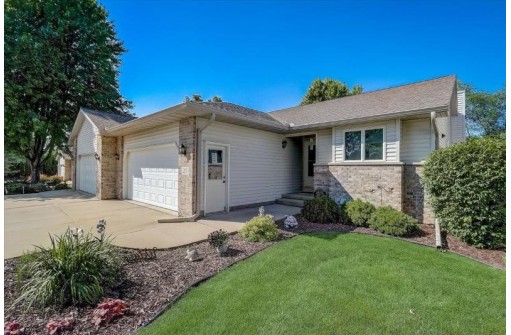 25 Fairview Tr, Waunakee, WI 53597