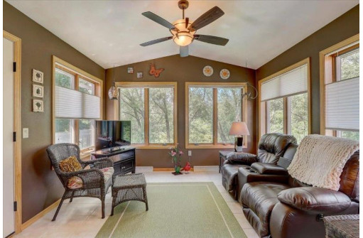 25 Fairview Tr, Waunakee, WI 53597