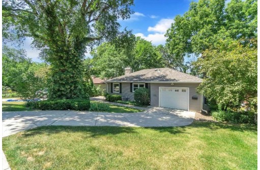 4324 Hillcrest Cir, Madison, WI 53705