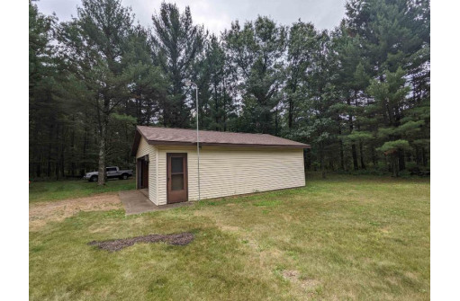 W14159 4 Seasons Dr, Coloma, WI 54930