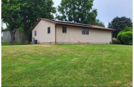 3317 Brugger Pl, McFarland, WI 53558