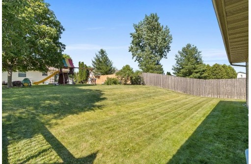 1344 Swordleaf Ln, Sun Prairie, WI 53590