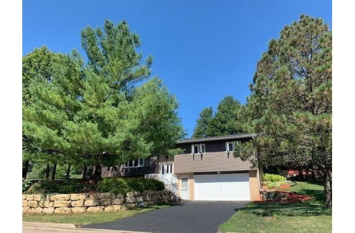 600 Birchwood Tr, Mount Horeb, WI 53572