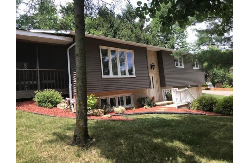 600 Birchwood Tr, Mount Horeb, WI 53572