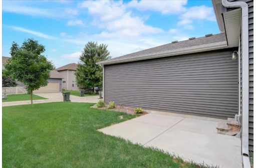 1438 Thoreau Dr, Sun Prairie, WI 53590