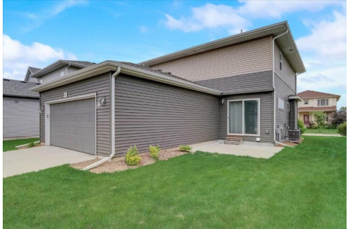 1438 Thoreau Dr, Sun Prairie, WI 53590