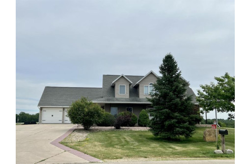 N7418 High Prairie Ln, New Glarus, WI 53574