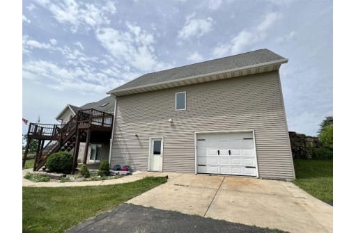 N7418 High Prairie Ln, New Glarus, WI 53574