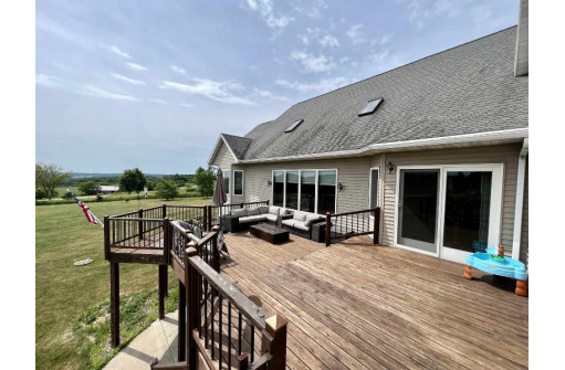 N7418 High Prairie Ln, New Glarus, WI 53574