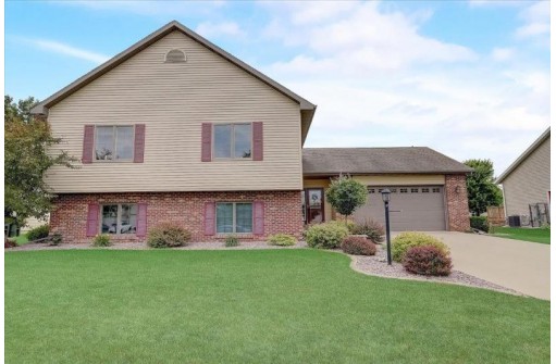 1360 Circle Dr, Sun Prairie, WI 53590