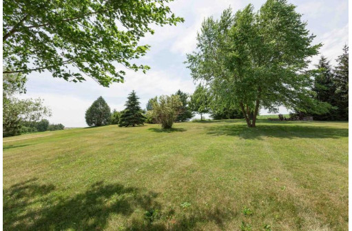 8142 Hilldale Rd, Cuba City, WI 53807