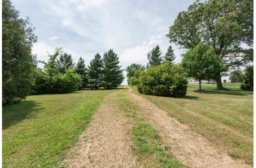 8142 Hilldale Rd, Cuba City, WI 53807