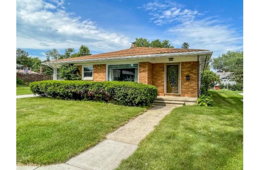 1013 Macarthur Dr, Beaver Dam, WI 53916