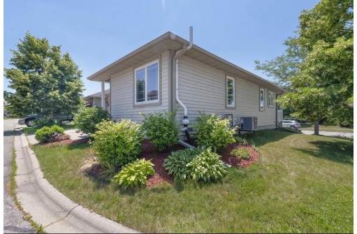 516 Lexington Dr, Oregon, WI 53575